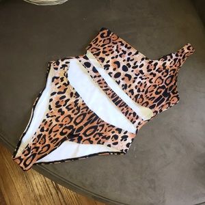 *new* LEOPARD PRINT ONE SHOULDER SLEEVE SWIM SUIT